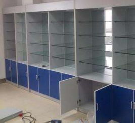 深圳展柜定制 打造獨具魅力的服裝展示架與辦公空間解決方案